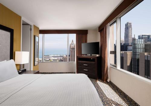 One-Bedroom Suite with View image 2
