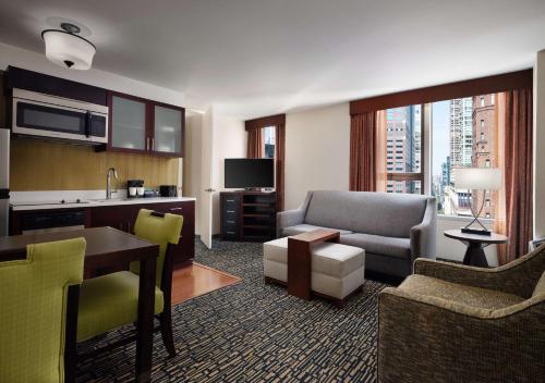One-Bedroom King Suite image 2