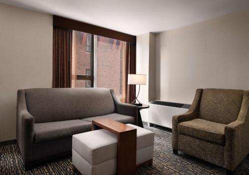 One-Bedroom King Suite image 4