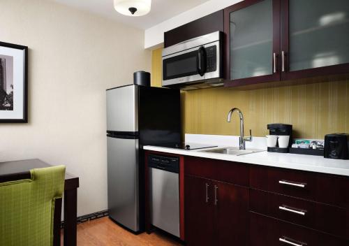 One-Bedroom King Suite image 6