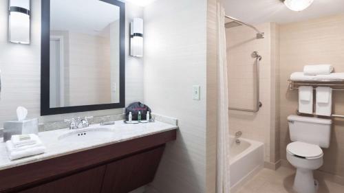 DoubleTree Suites by Hilton Hotel Cincinnati - Blue Ash in Sharonville, USA