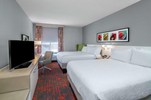 2 queen beds