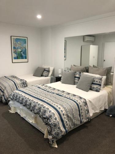 Waikaraka Beach, spacious & very comfortable