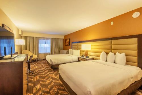 2 queen beds