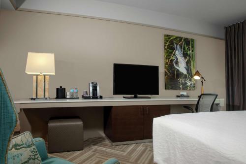 Hilton Garden Inn Mobile Downtown - image 10