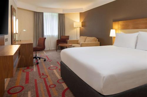 DoubleTree by Hilton Newbury North - image 8