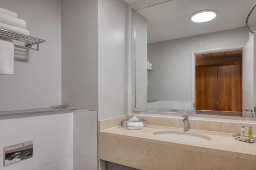 DoubleTree by Hilton Newbury North - image 10