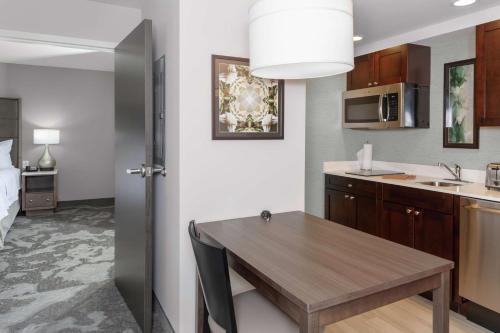 Homewood Suites By Hilton Lansing Eastwood - image 8