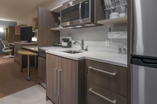 Home2 Suites by Hilton Kingman - image 10