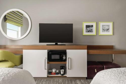 Hampton Inn Brooklyn Park - image 10
