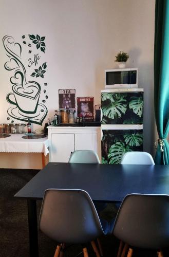 Green Cat Rooms 2