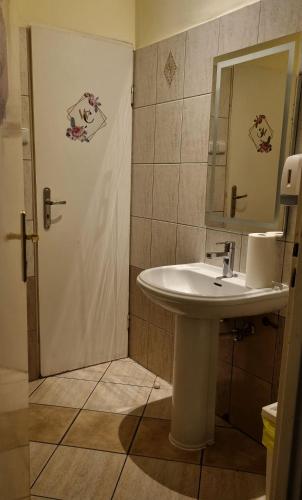 Green Cat Rooms – Krakow, NY