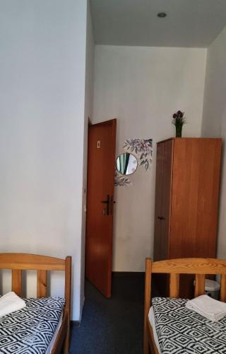 Green Cat Rooms – Krakow, NY