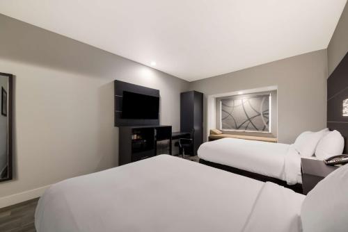 Double Room with Two Double Beds - Non-Smoking room in Best Western SeaWorld San Antonio