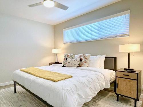 Top Floor-Work Here-Walk Downtown-King Bed