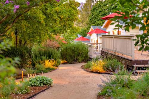 Aurora Park Cottages