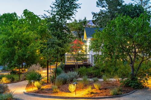 Aurora Park Cottages