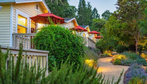 Aurora Park Cottages