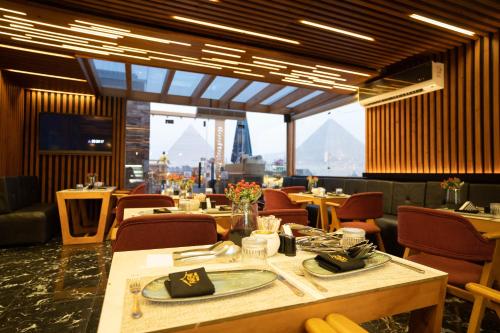 Restaurant, Great Pyramid Inn in Giza