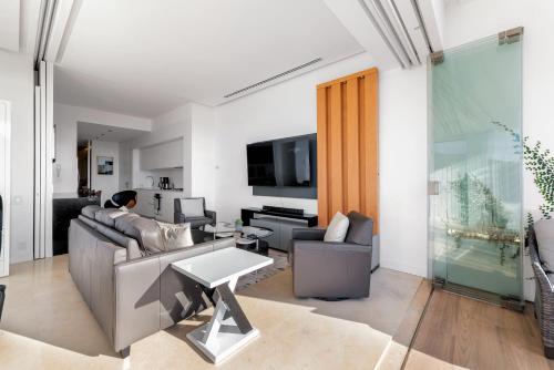 Deluxe Apartment image 2