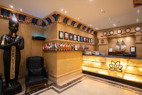 Front desk [24-hour]