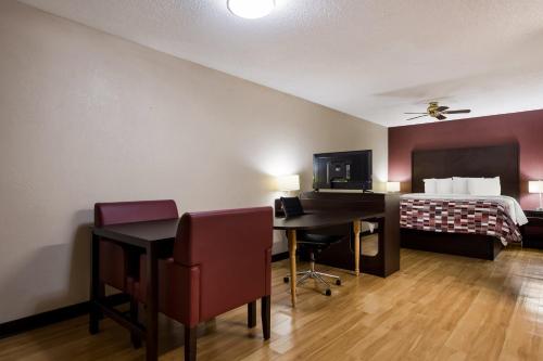 Red Roof Inn & Suites Statesboro - University