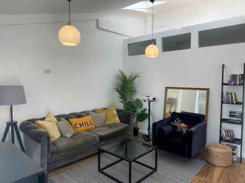 4Bed Loft Style Apartment With PrivateTerrace, Londyn