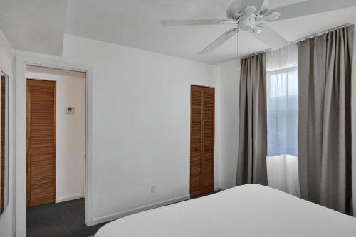Marine Villas # 8 in Hollywood, USA