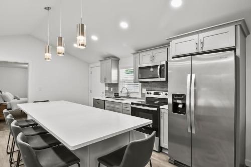 4-Bed 2-Bath Pet Friendly Home in Heart of Atlanta in Gresham Park