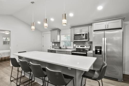 4-Bed 2-Bath Pet Friendly Home in Heart of Atlanta in Gresham Park