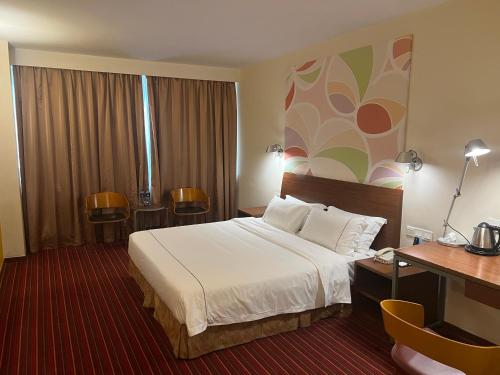 room detail thumbnail 1