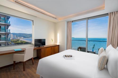 Special Offer - One-bedroom Ocean View Suite with Balcony image 3