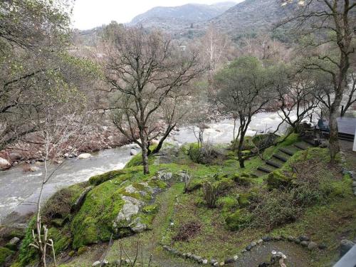 Sierra River House 5 min to Sequoia Park Entrance