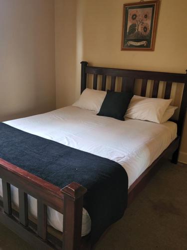 . Commercial Hotel Lake Boga