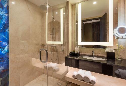 Doubletree by Hilton Surabaya Room Type - Executive King Room - Lounge Access