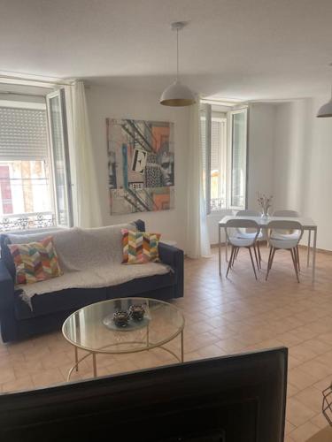 Appartement à 100 m de la gare - Location saisonnière - Port-de-Bouc