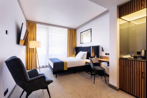 Grand Ascot Hotel - image 5