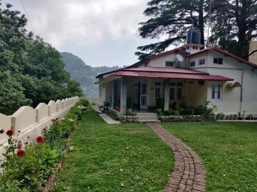 Naini Cottage. Near Naini Lake by Hoteliyo