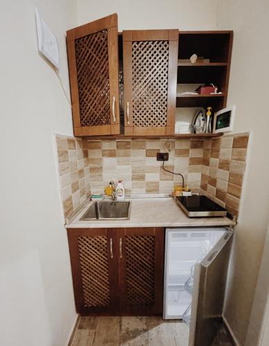 廚房, At Pikotiko's - Korca City Rooms for Rent in 科爾察