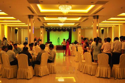 Restaurant, Cam Thanh Hotel in Quang Ngai