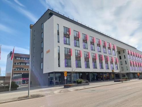 Top location studio in town right next to the train station and free parking Kotimaailma Apartments in Jyvaskyla