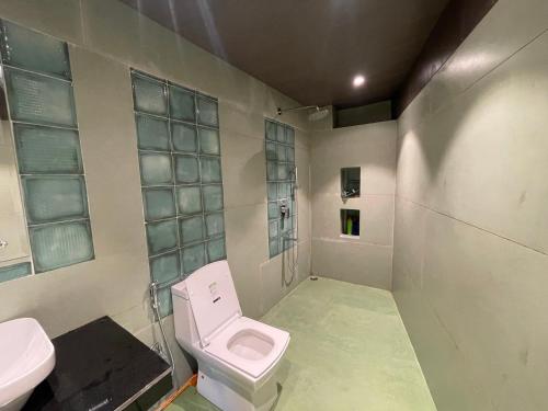 Double Room with Park View image 5