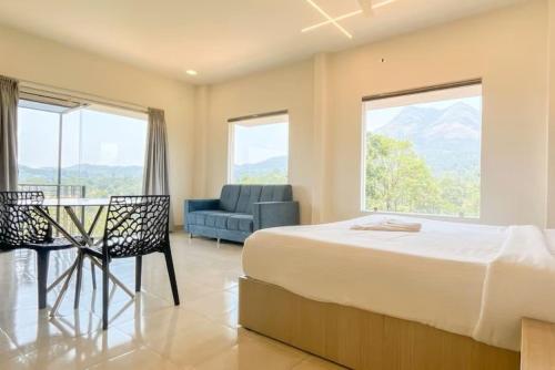 King Room with Mountain View image 4