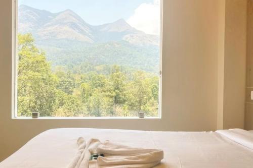 King Room with Mountain View image 3