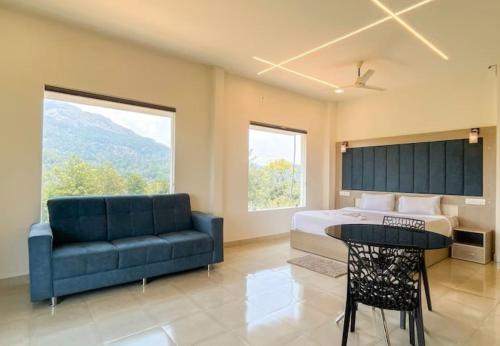 King Room with Mountain View image 2