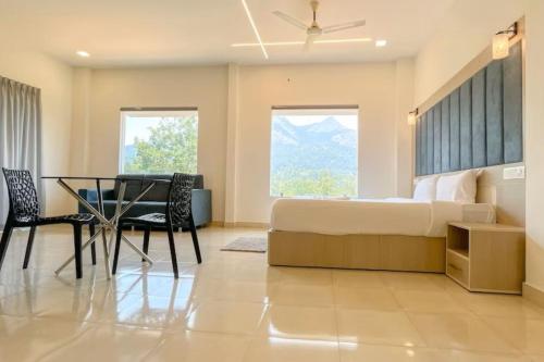 King Room with Mountain View image 6