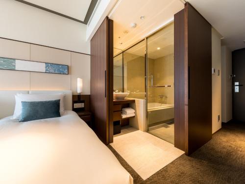 Standard Twin Room - Non-Smoking image 10