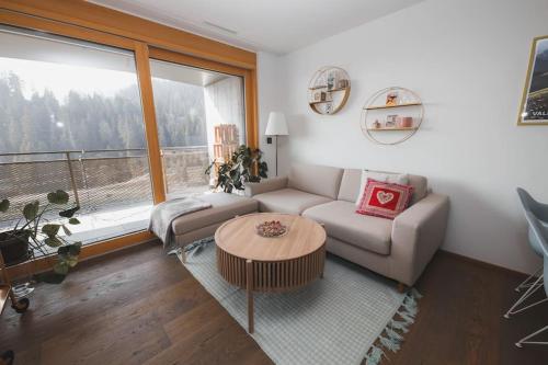 Cosy, stylish new flat with spa and gym & shuttle to ski lifts in Laax, Schweiz