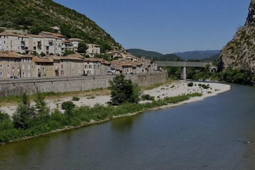 Les Hirondelles, charmant 2 pièces au coeur du village