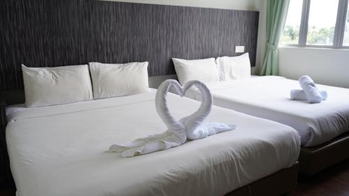 2 queen beds